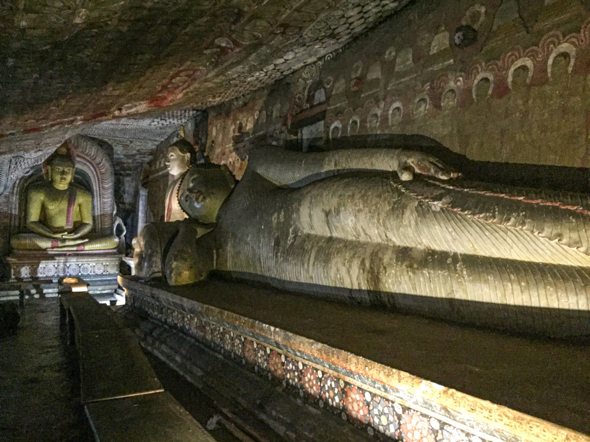 Dambulla Cave Temple (1)-1
